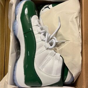 Brand new sneakers size 8 1/2